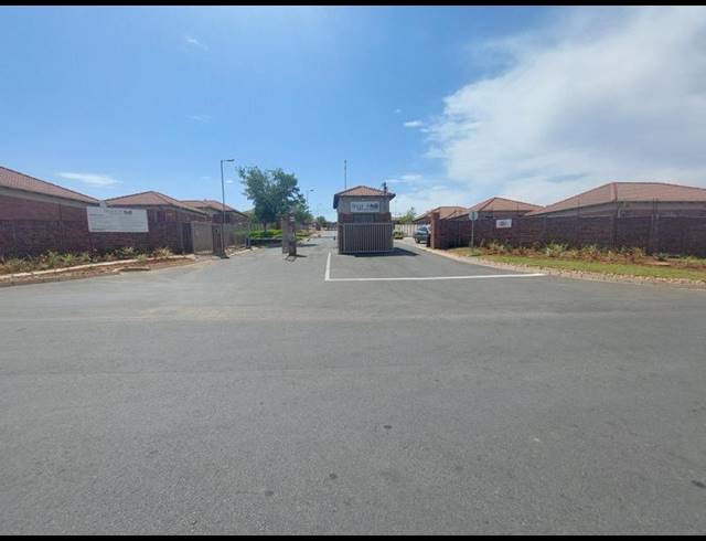 3 BEDROOM HOUSE FOR SALE IN THATCH HILL ESTATE